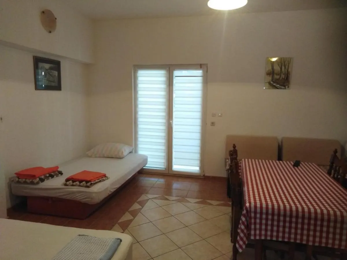 Apartman Ivica Vir 0*,